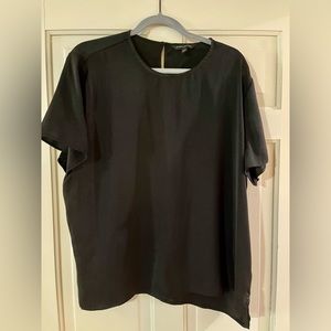 Banana Republic black crepe crewneck blouse. Size xl. NWOT.